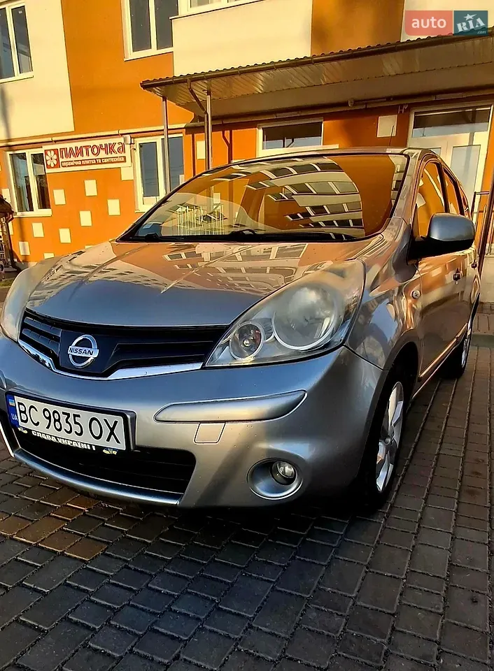 Nissan Note 2011 photo 3