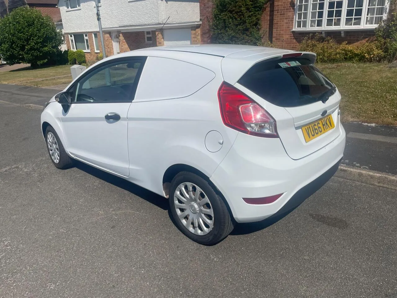 Ford Fiesta Van 2016 photo 4