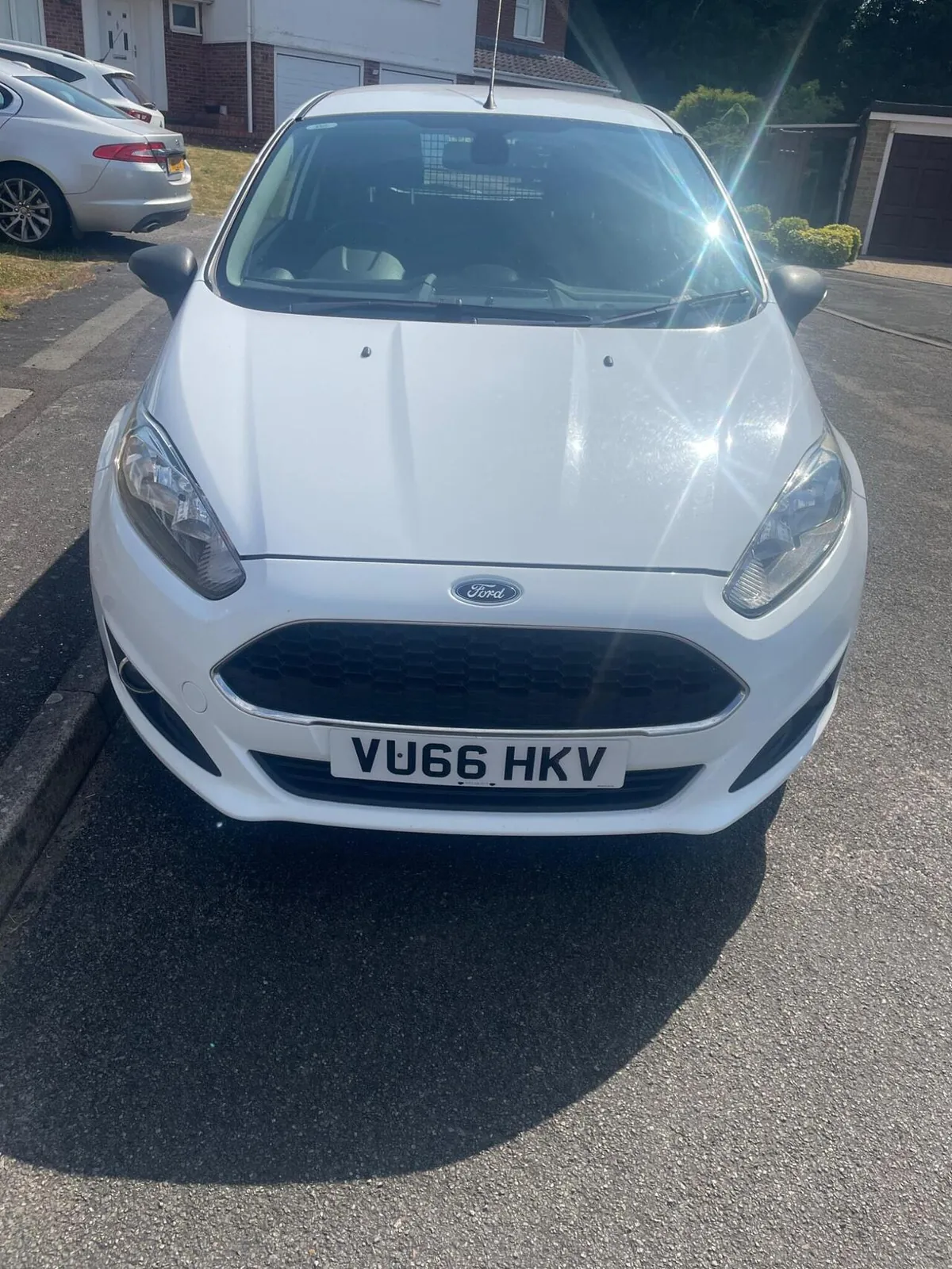 Ford Fiesta Van 2016 photo 2