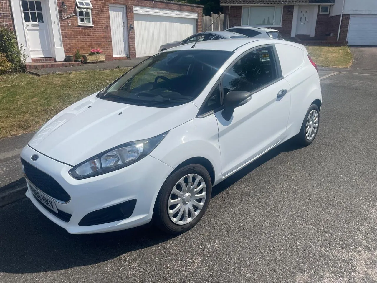 Ford Fiesta Van 2016 photo 3