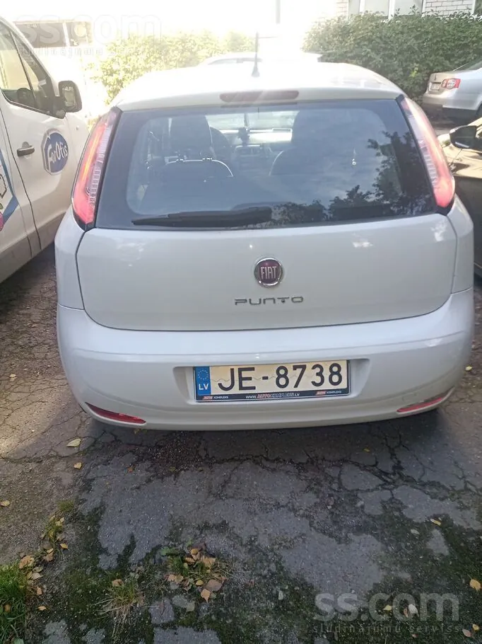 Fiat Punto 2013 photo 2