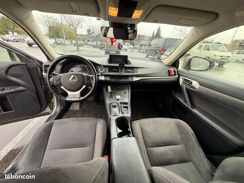 Lexus Ct 200H 2017 photo 2