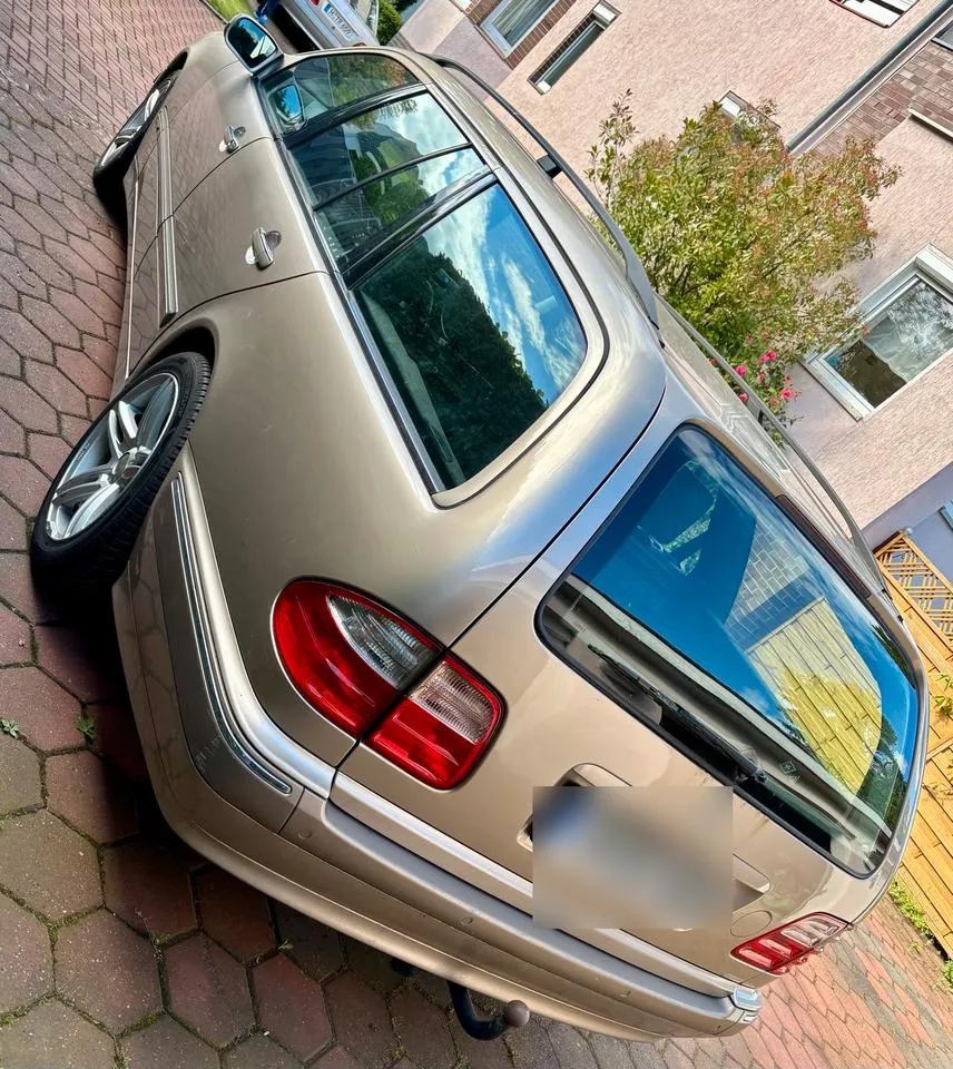 Mercedes-Benz W210