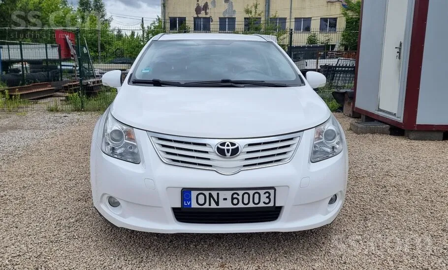 Toyota Avensis 2010 photo 2
