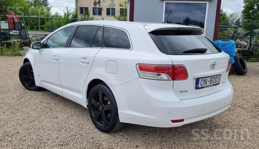 Toyota Avensis 2010 photo 4