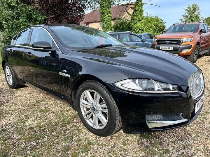 Jaguar Xf 2013 photo 2