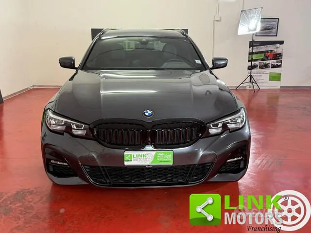 BMW 3 Series 2022 photo 2
