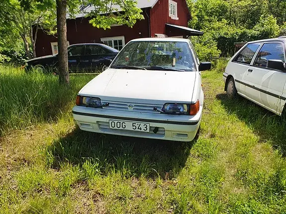 Nissan Sunny 1990 photo 4