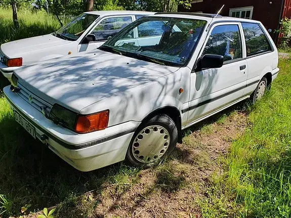 Nissan Sunny 1990 photo 5