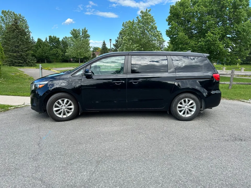 Kia Sedona 2017 photo 2