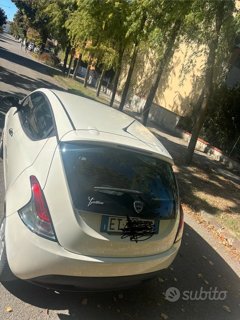 Lancia Ypsilon 2014 photo 2