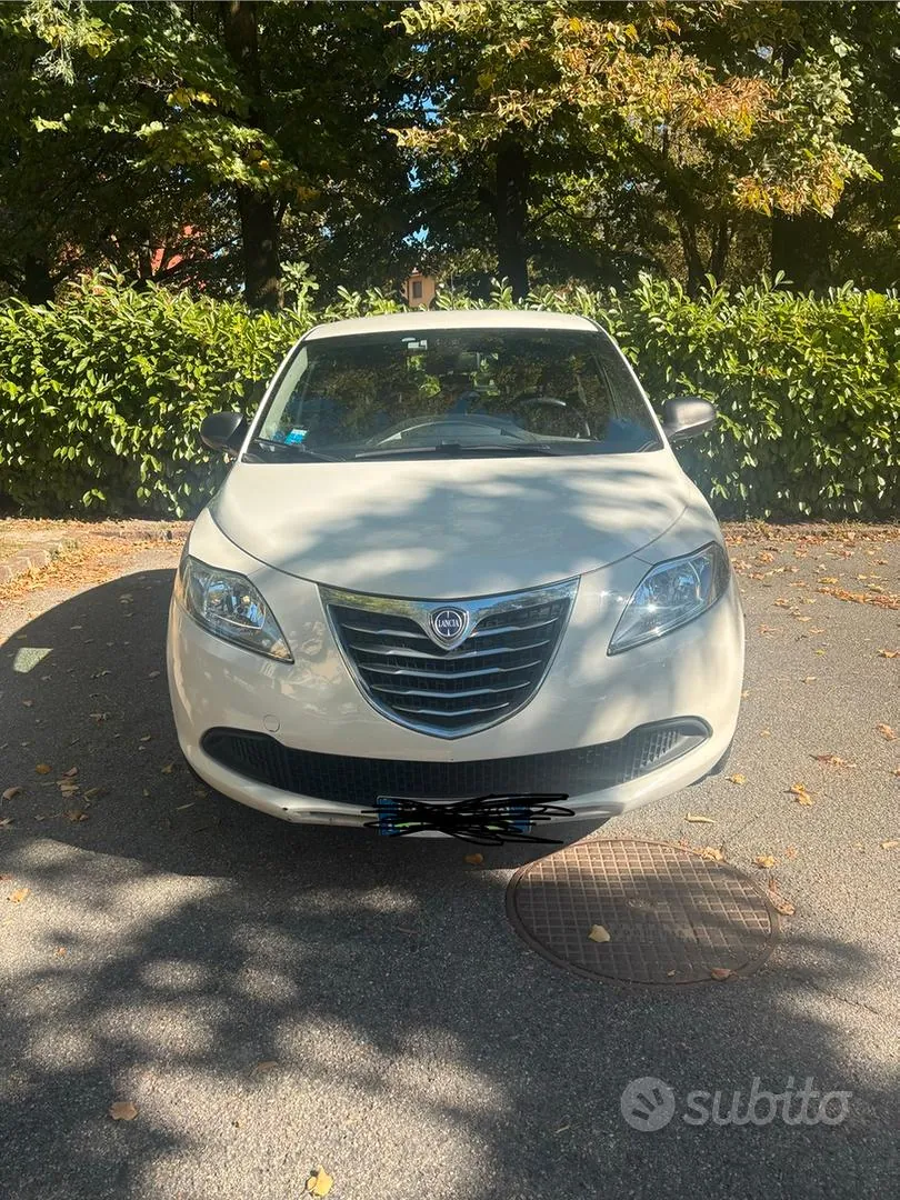Lancia Ypsilon