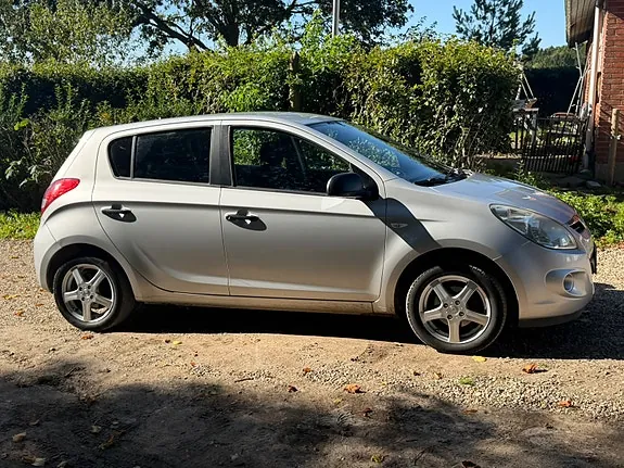 Hyundai I20 2010 photo 2