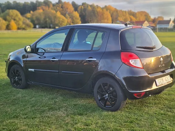 Renault Clio 2012 photo 2