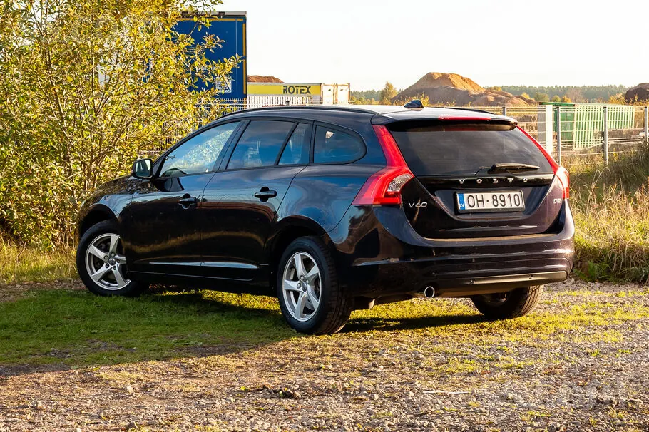 Volvo V60 2015 photo 2
