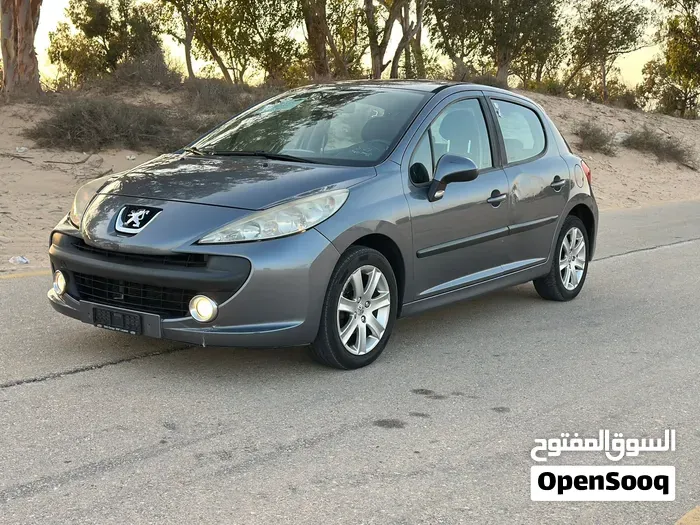 Peugeot 207 2008 photo 4