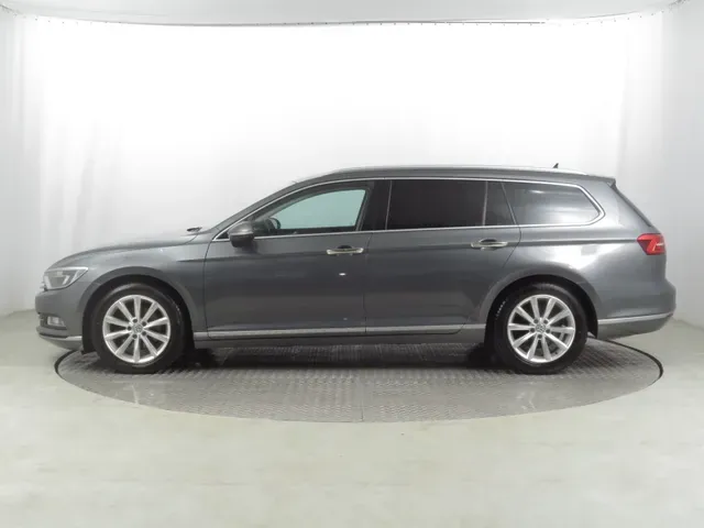 Volkswagen Passat Variant 2015 photo 2