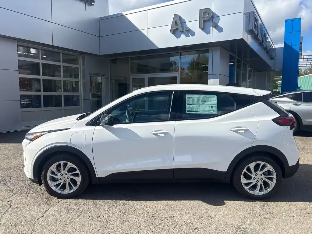 Chevrolet Bolt 2027 photo 2