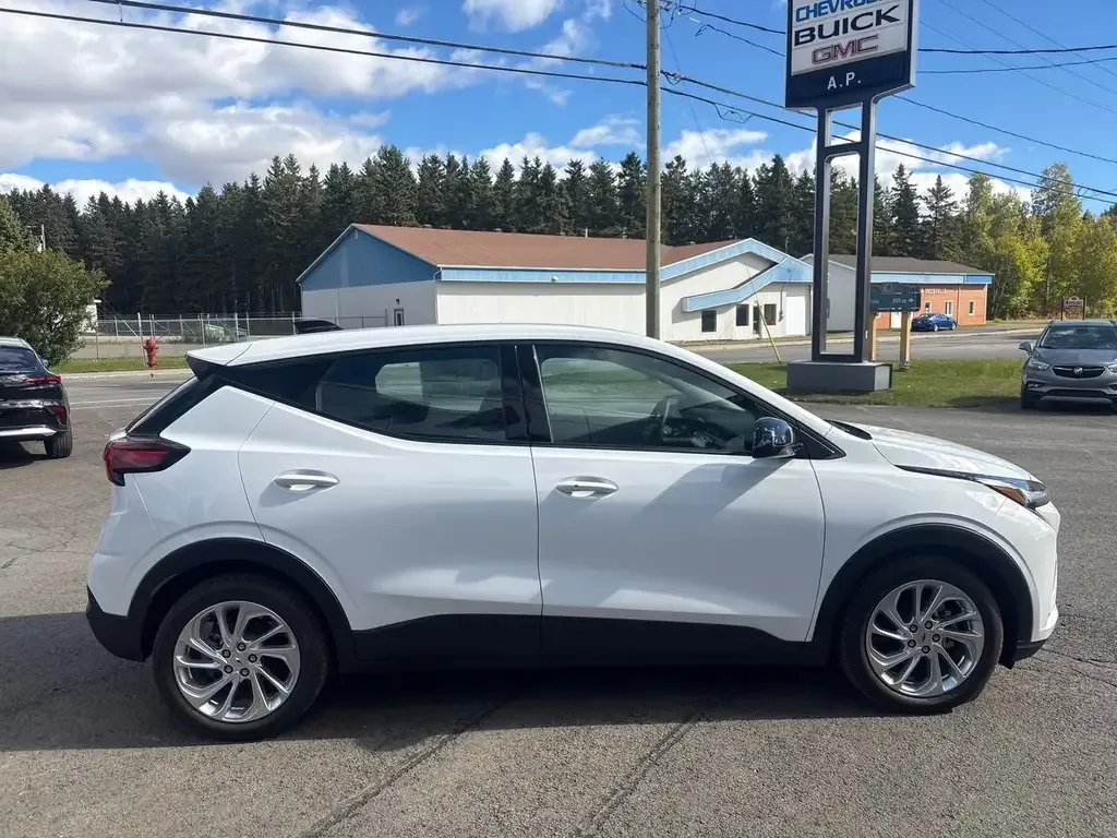 Chevrolet Bolt 2027 photo 4