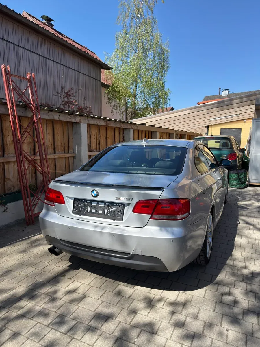 BMW 3 Series 2008 photo 2