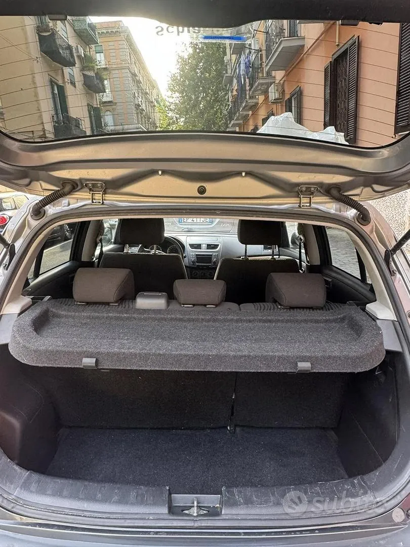 Suzuki Swift 2012 photo 4