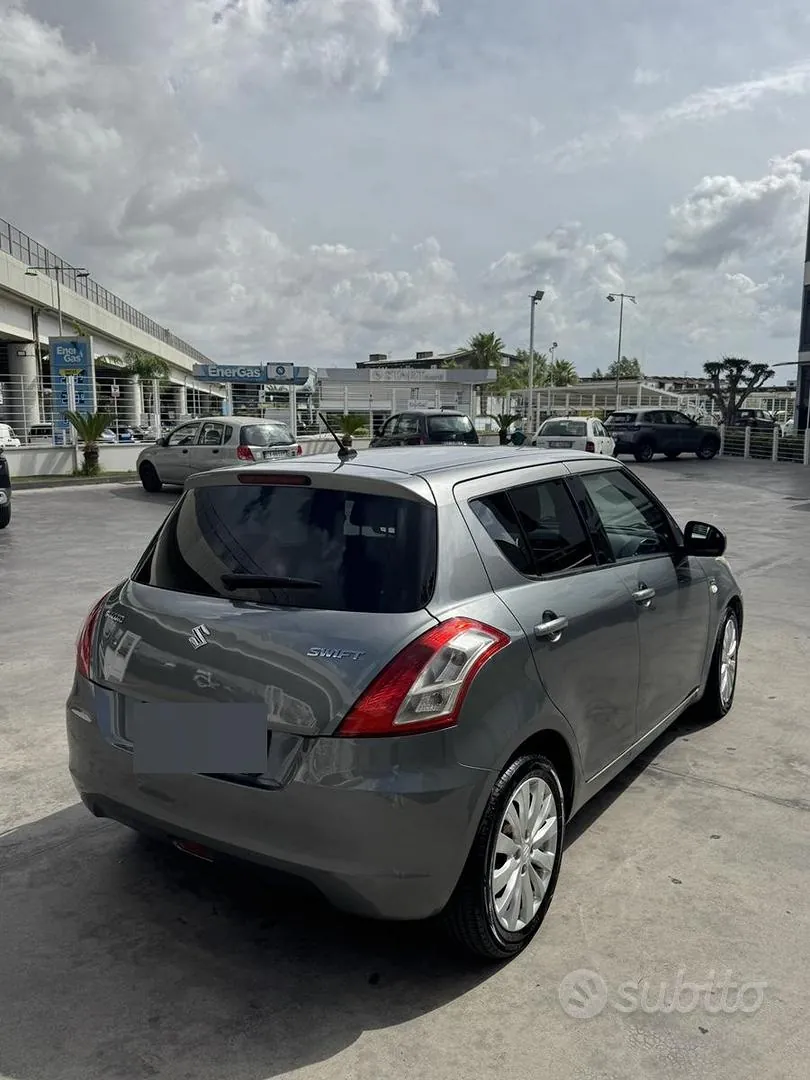 Suzuki Swift 2012 photo 2
