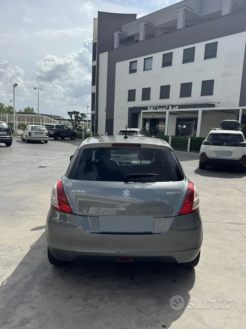 Suzuki Swift 2012 photo 3
