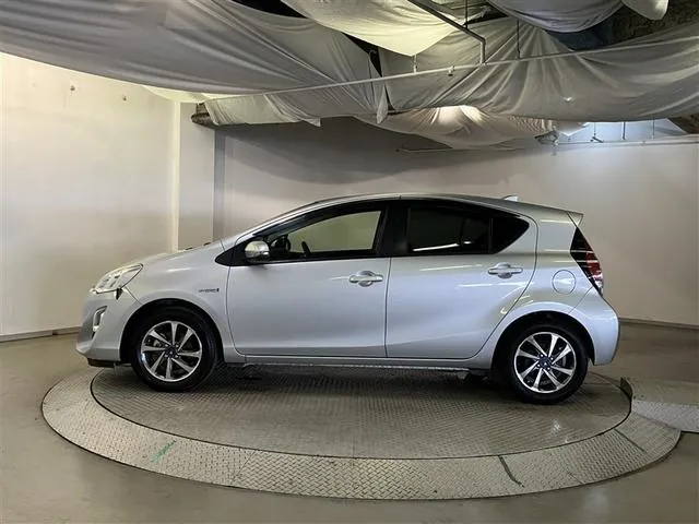 Toyota Aqua 2016 photo 4