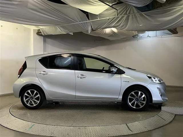 Toyota Aqua 2016 photo 5