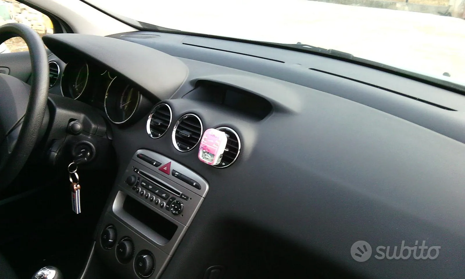Peugeot 308 2011 photo 2