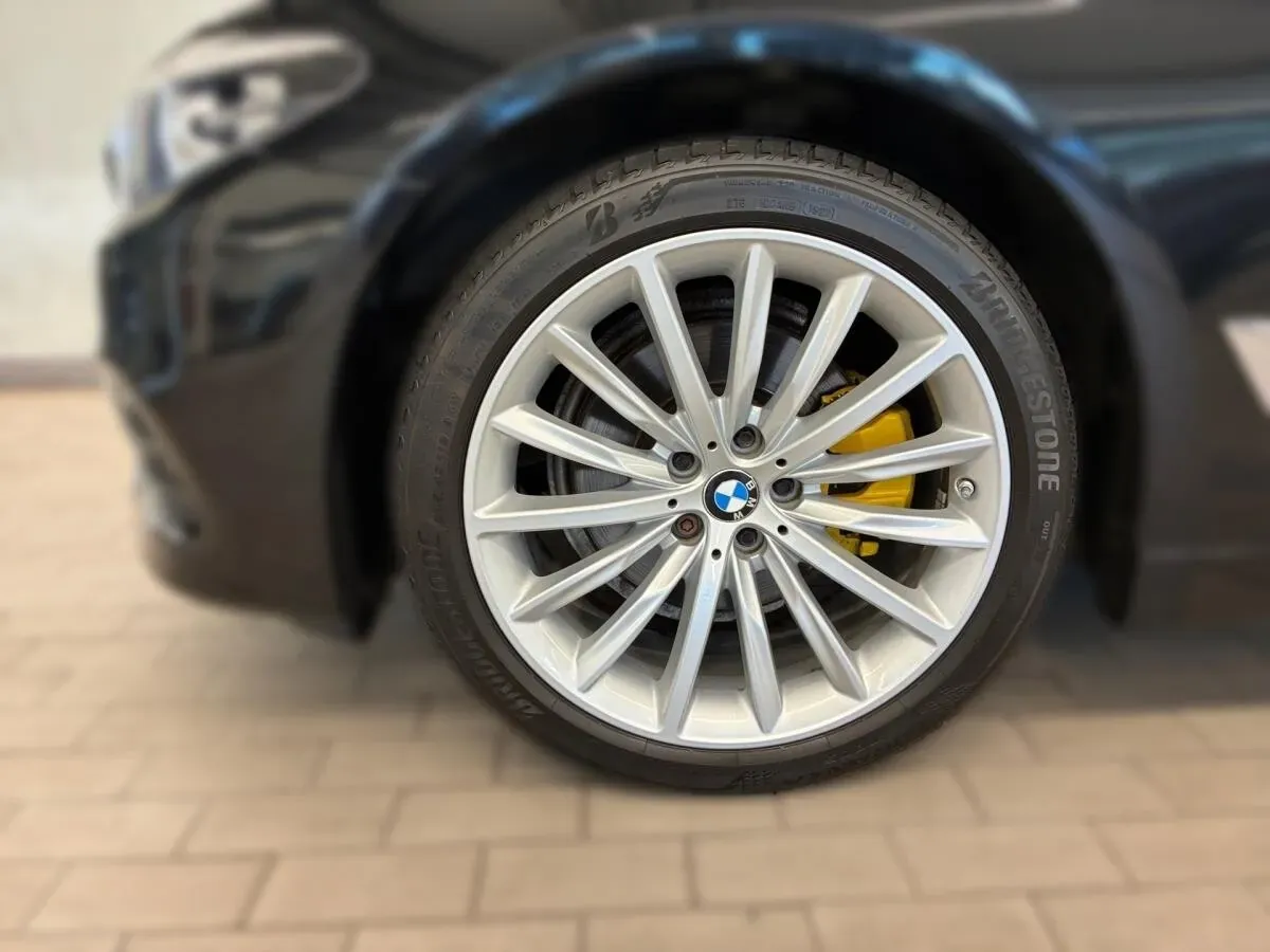 BMW 5 Series 2019 photo 3