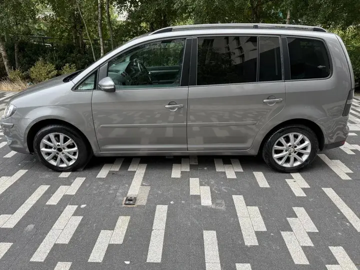 Volkswagen Touran 2010 photo 5