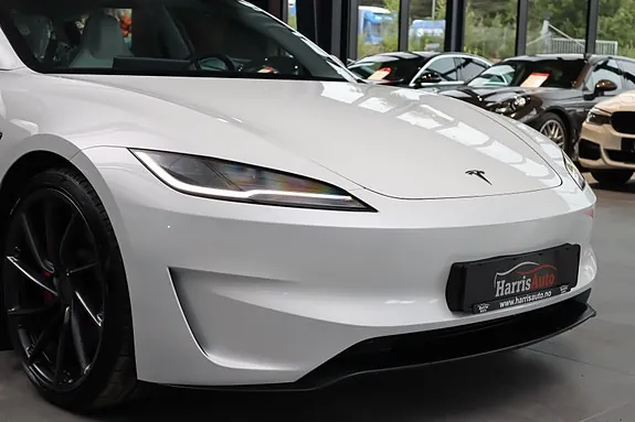 Tesla Model 3 2024 photo 3