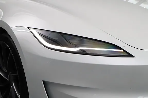 Tesla Model 3 2024 photo 4