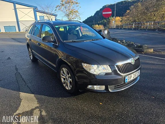 Skoda Superb 2011 photo 2