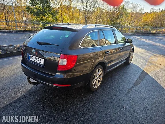 Skoda Superb 2011 photo 3
