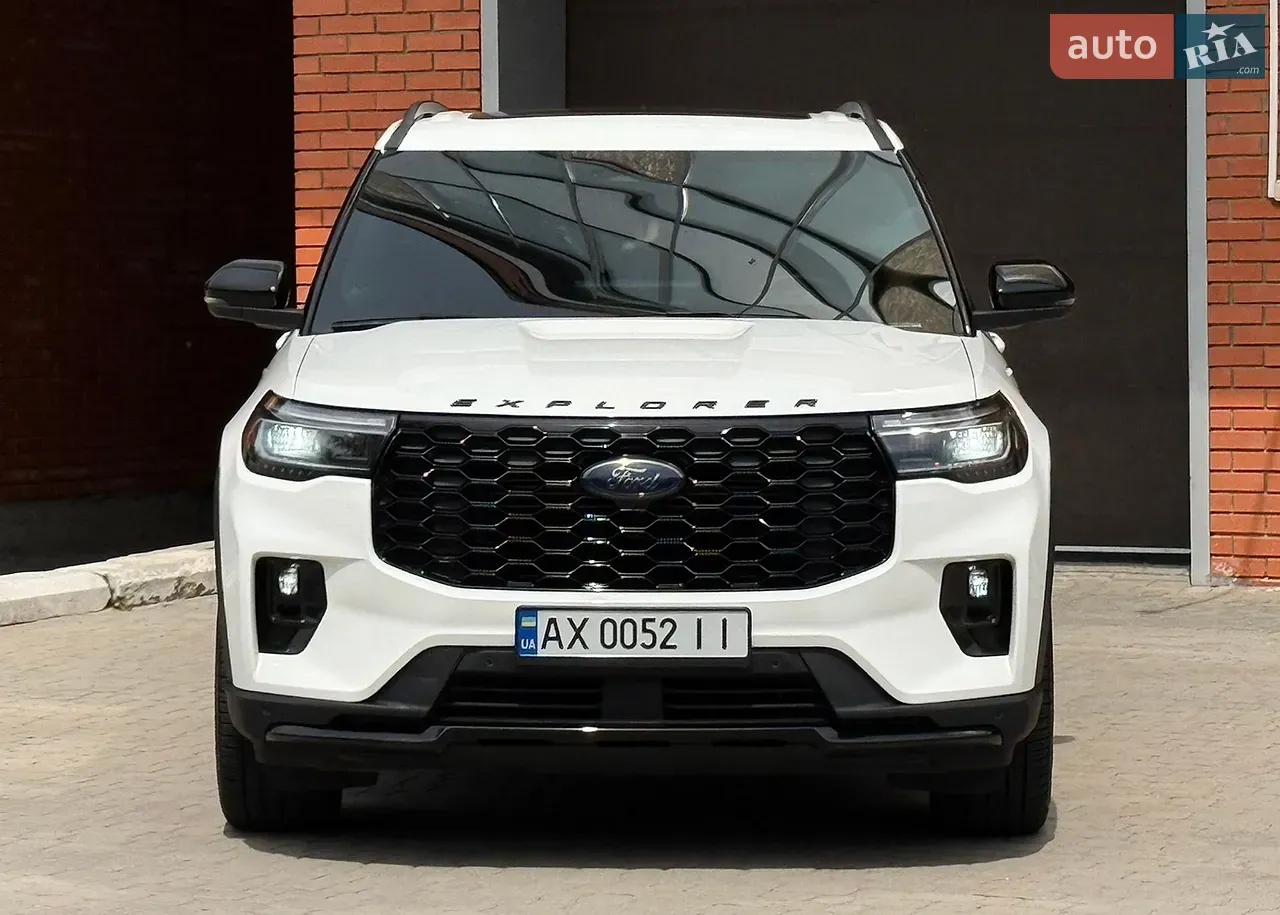 Ford Explorer 2024 photo 2