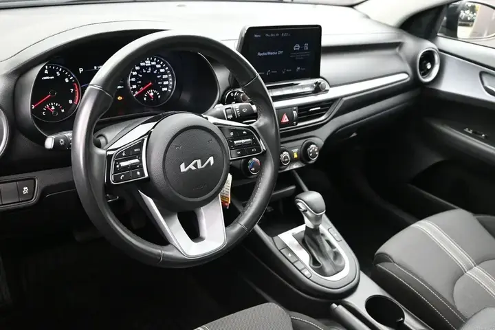 Kia Forte 2023 photo 5