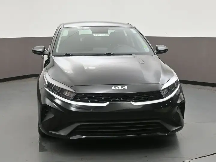 Kia Forte 2023 photo 2