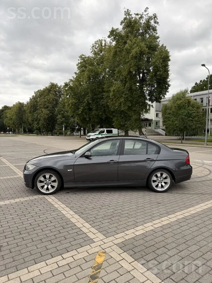 BMW E90 2005 photo 2