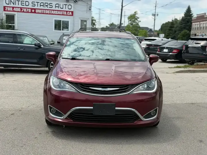 Chrysler Pacifica 2018 photo 2