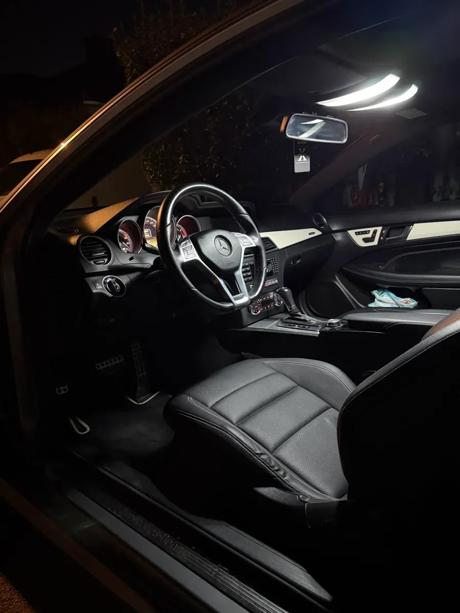 Mercedes-Benz C-Class 2011 photo 2