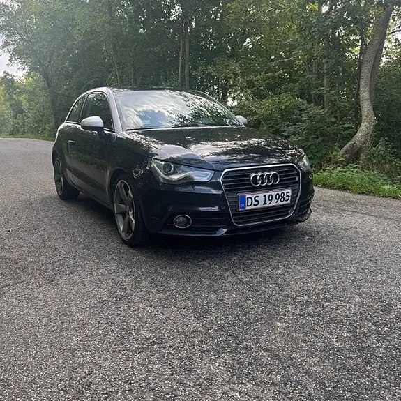 Audi A1 2011 photo 2