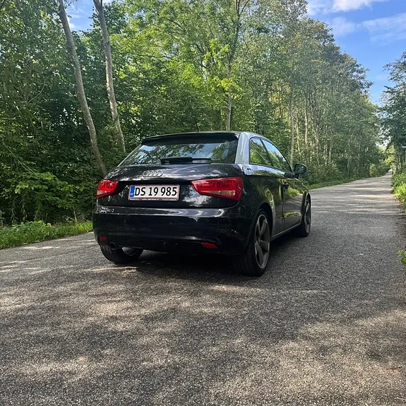 Audi A1 2011 photo 3