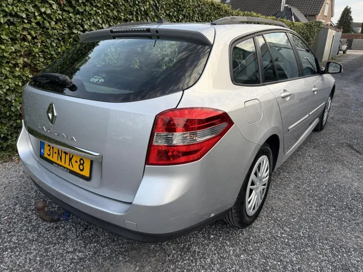 Renault Laguna 2010 photo 3