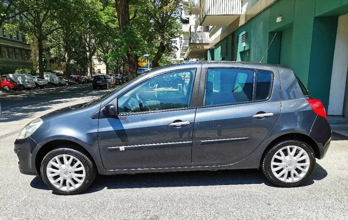 Renault Clio 2009 photo 3