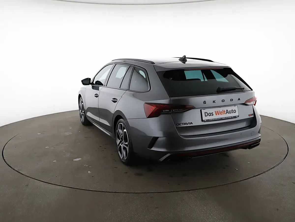 Skoda Octavia 2023 photo 2
