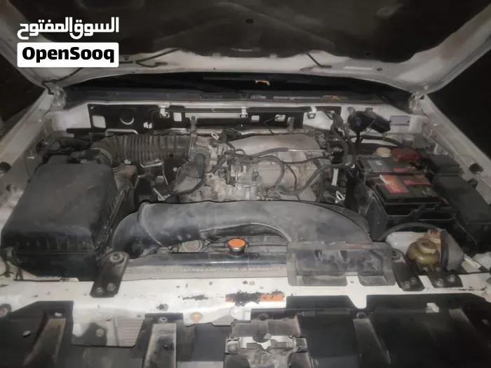 Mitsubishi Pajero 2011 photo 2
