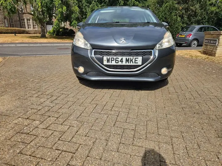 Peugeot 208 2015 photo 5