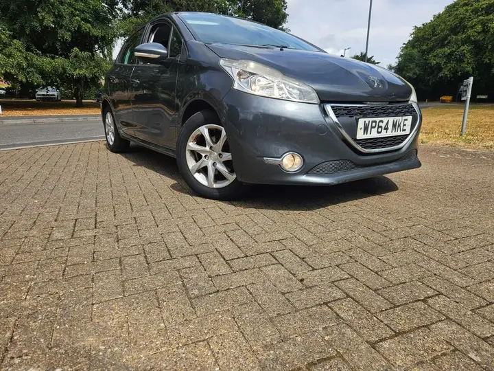 Peugeot 208 2015 photo 2